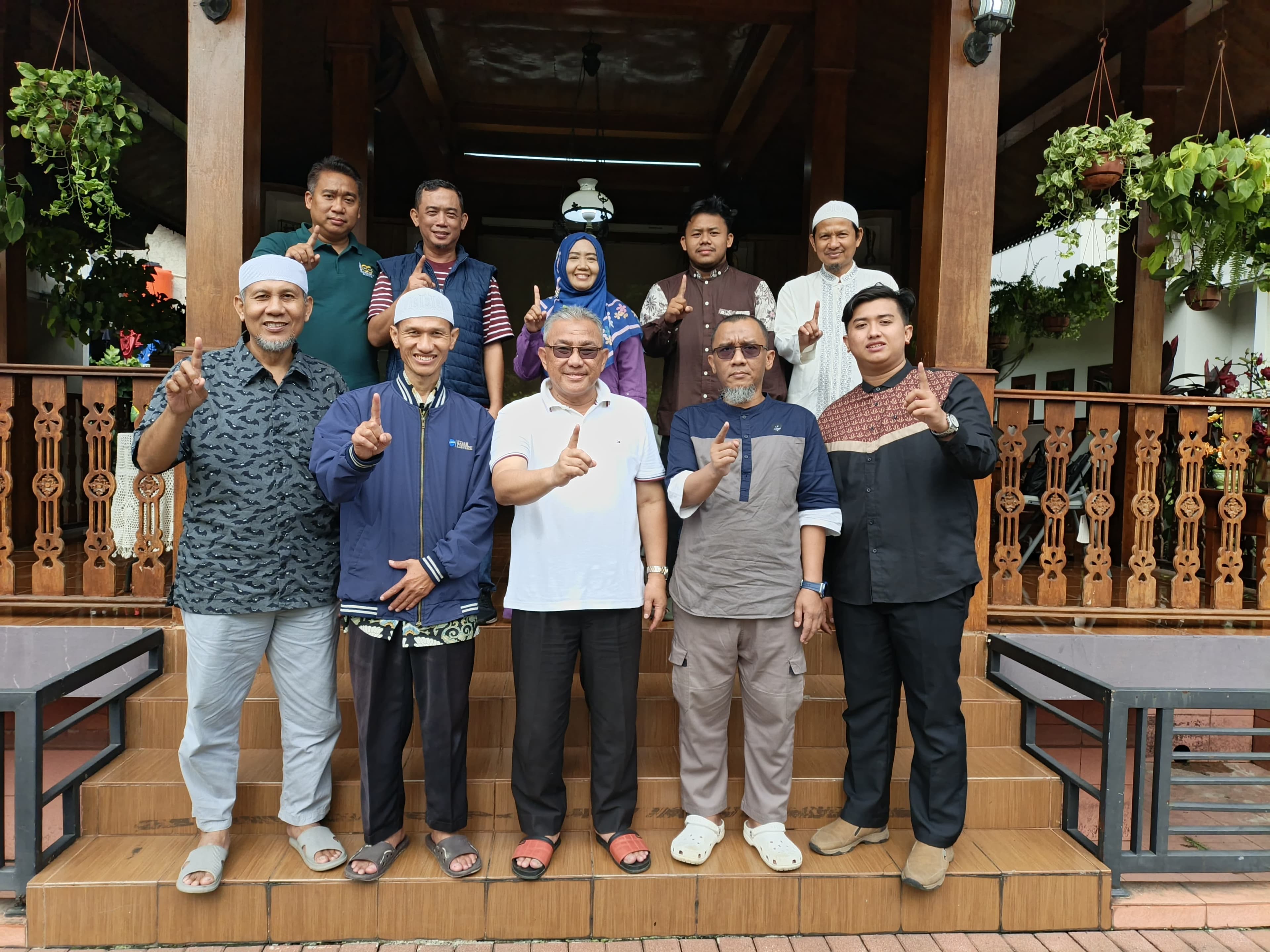 Silaturahmi Ketua IKPM Depok terpilih ke Kyai Idris