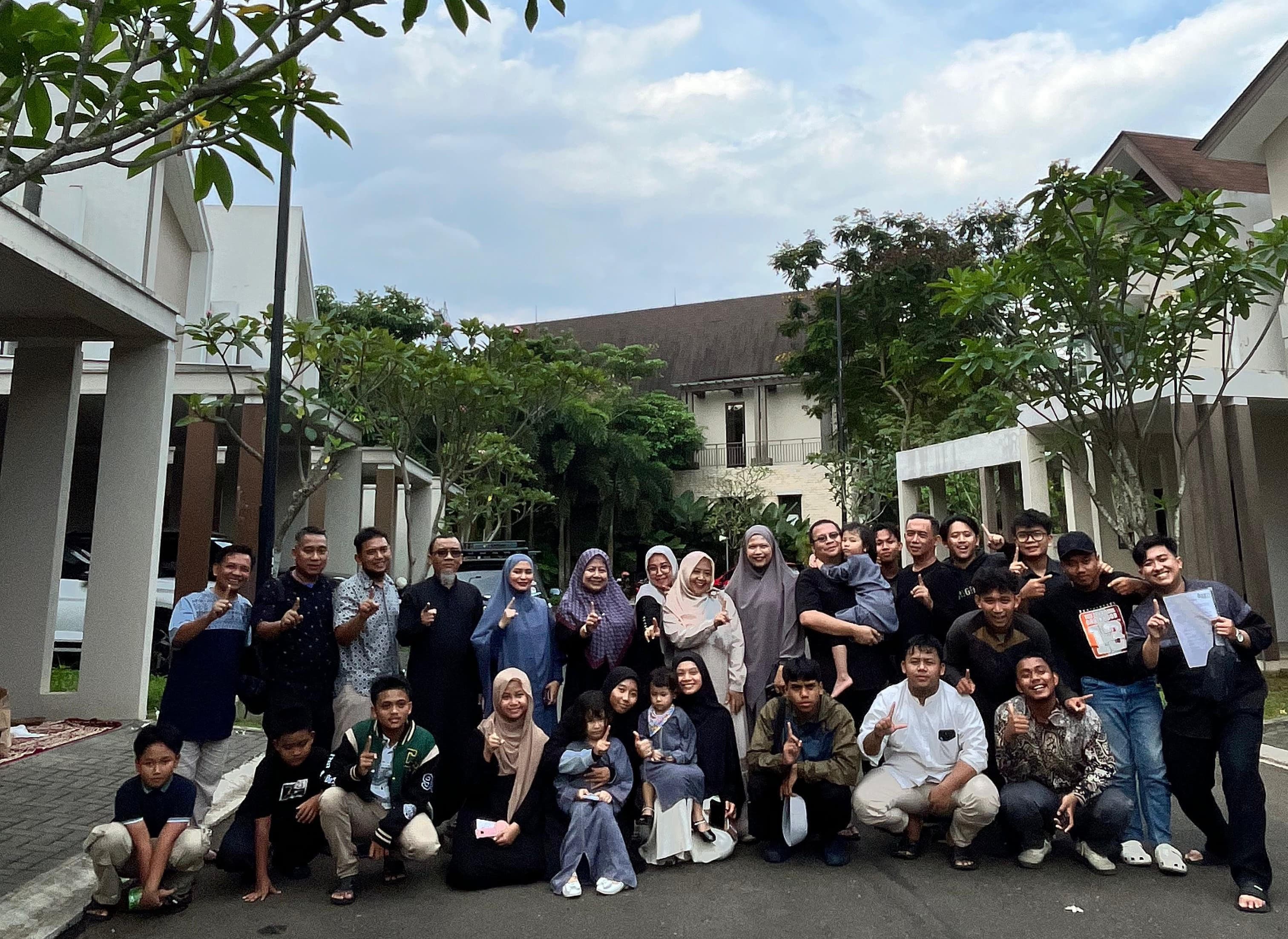 TAJAMUK LEBARAN: Open House Idul Fitri Ketua IKPM Gontor Depok Penuh Kebersamaan